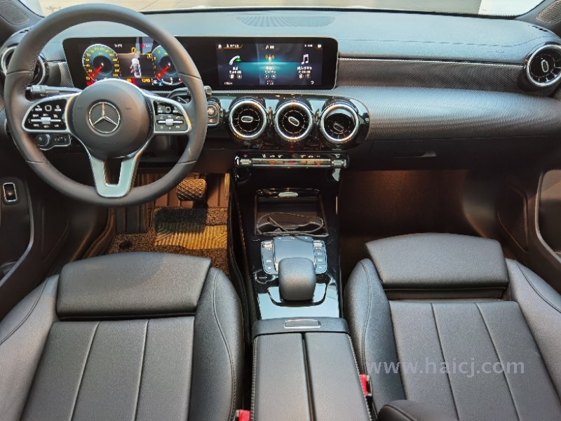 奔驰 A级 1.3T 双离合 运动版特殊配置(改款) 2020款