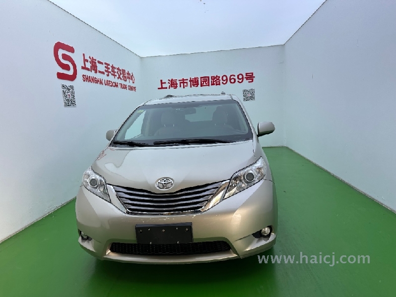 丰田 凌放 双擎 2.5 无级 四驱尊享版 2022款 上海